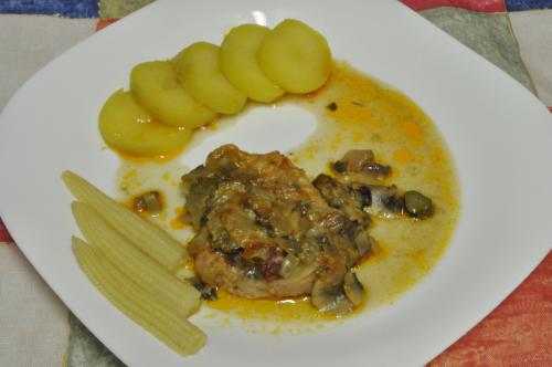 Grilovaná vepřová pečeně s houbami a klobáskou – Snadné Česko recept, zvládnete za 30 - 45 minut